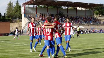 0-1. Mario Soriano celebra el primer gol.