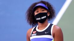 Naomi Osaka lleva una mascarilla con el nombre de Ahmaud Arbery durante su partido ante Marta Kostyuk en el US Open en el USTA Billie Jean King National Tennis Center de Nueva York.