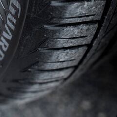 ¿Qué medidas tomar con las llantas de un automóvil que pasará estacionado por días?