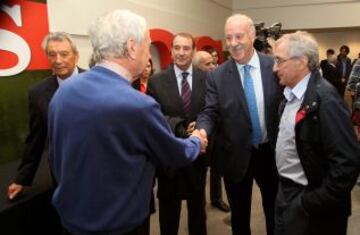 Vicente del Bosque saluda a Joaquin Peir車.