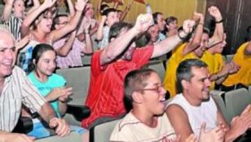 <b>INCONDICIONALES. </b>Los pinteños participan de cada éxito del corredor del Astaná, en especial los niños, que ven en él a un nuevo ídolo.