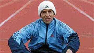 <b>DONDE PONE EL OJO, PONE LA BALA.</b> Alberto García aspiraba el año pasado al oro europeo en pista cubierta y al aire libre, y lo fue. Quiso ganar la Copa del Mundo de Madrid, y la ganó. A mediados de marzo aspira al título mundial. Gebrselassie le espera en Birmingham.