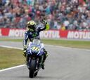 Rossi gana a Márquez un duelo al límite en la última curva