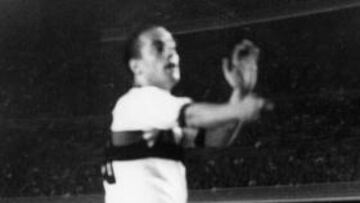 El corte de manga de Luis Suárez al Camp Nou.