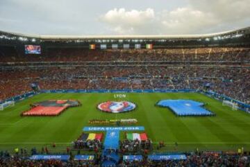 Gran ambiente en el Stade de Lyon. 