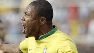 <B>GOLAZO.</B> Baptista abrió el camino de la victoria para Brasil con un golazo al poco de iniciarse el partido.