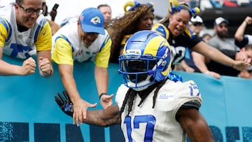 NASHVILLE, TENNESSEE - SEPTEMBER 14: Davante Adams #17 of the Los Angeles Rams celebrates his touchdown reception with fans during the second half against the Tennessee Titans in the game at Nissan Stadium on September 14, 2025 in Nashville, Tennessee. Wesley Hitt/Getty Images/AFP (Photo by Wesley Hitt / GETTY IMAGES NORTH AMERICA / Getty Images via AFP)