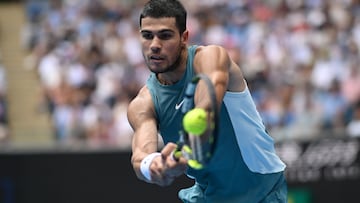 Carlos Alcaraz, contra Yoshihito Nishioka en el Open de Australia.