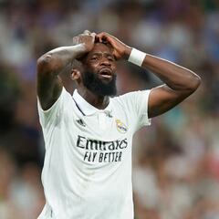 Rüdiger se da contra un muro