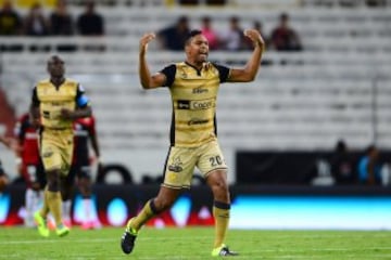 Actualmente es goleador en Mineros de Zacatecas, también ha jugado en Veracruz, Querétaro, Colibríes de Cuernavaca, Zacatepec, Cruz Azul Hidalgo, entre muchos otros.