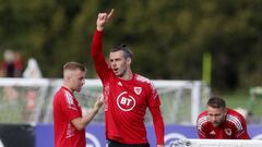 Bale, en un entrenamiento con Gales