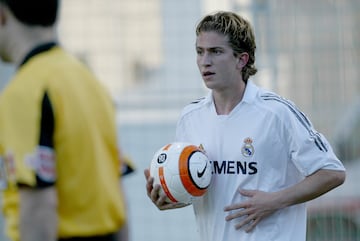 El lateral izquierdo brasile?o lleg¨® en 2005 al filial del Real Madrid procedente del Figueirense F. C. Estuvo una ¨²nica temporada en la que visti¨® la camiseta en 37 ocasiones. Tras su salida fich¨® por el Deportivo de La Coru?a.