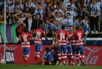 0-1. El-Arabi celebra el primer tanto con sus compañeros.