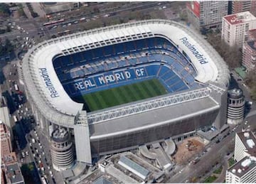 Campo de fútbol del Real Madrid desde el 14 de diciembre de 1947. Se llamaba "Nuevo estadio Chamartín" pero se cambió el nombre en honor del ilustre presidente. Con ampliaciones y cambios en los años 50, 80, 2000 y 2010. Actualmente en obras.