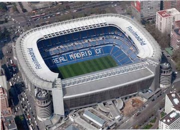 Campo de fútbol del Real Madrid desde el 14 de diciembre de 1947. Se llamaba "Nuevo estadio Chamartín" pero se cambió el nombre en honor del ilustre presidente. Con ampliaciones y cambios en los años 50, 80, 2000 y 2010. Actualmente en obras.