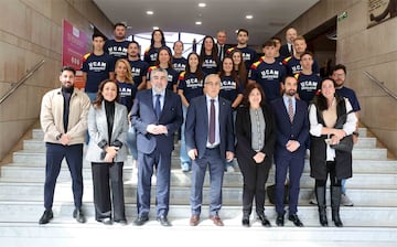 Foto de familia en la presentación de los nuevos deportistas COE-UCAM.