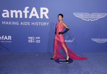 Halsey durante la alfombra roja de la gala béfica amfAR celebrada en el Hotel du Cap-Eden-Roc.