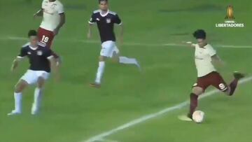 Golazo que vale medio pase: el zurdazo de Dos Santos que puede ser oro para la 'U'