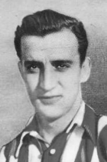 Jug車 en el Athletic Club desde la temporada 1940-41 hasta la 1945-46 y fue jugador del Real Madrid dos temporadas, la de 1947-48 y la de 1948-49.