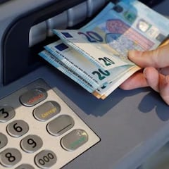 La OCU explica quién podrá sacar gratis dinero en el cajero