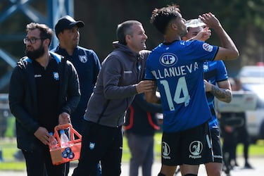 Dirigió 16 partidos en Chile, fue criticado por un ‘invento’ táctico y hoy está en la liga española
