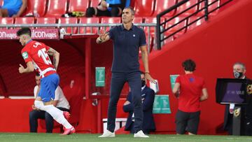 GRANADA, SPAIN - JULY 19: Gaizka Garitano Head coach of Athletic Bilbao during the Liga match between Granada CF and Athletic Club at Nuevo Los Carmenes stadium on July 19, 2020 in Granada, Spain. Football Stadiums around Europe remain empty due to the Co