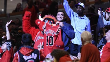 Mitchell Trubisky, escogido en el draft de la NFL por Chicago Bears, no tuvo la clase de recibimiento que esperaba por parte de la afición.