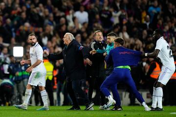 Tras unos segundos de mucha tensión, Dani Carvajal se marchó rumbo a los vestuarios y Arnau Tenas a la celebración. Esta fue la única tangana del partido, pero no el único episodio caliente. 