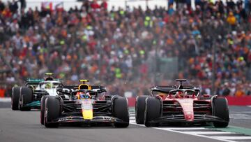 NORTHAMPTON, ENGLAND - JULY 03: Sergio Perez of Mexico driving the (11) Oracle Red Bull Racing RB18 and Charles Leclerc of Monaco driving the (16) Ferrari F1-75 battle for track position during the F1 Grand Prix of Great Britain at Silverstone on July 03, 2022 in Northampton, England. (Photo by Joe Portlock - Formula 1/Formula 1 via Getty Images)