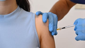 A woman is being vaccinated with the Pfizer-BioNTech vaccine at a Poliambulatorio Health Canter in the southern Italian Pelagie Island of Lampedusa on May 15, 2021. (Photo by Alberto PIZZOLI / AFP)