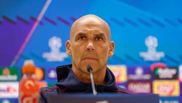 El entrenador del RB Salzburgo, Thomas Letsch, ofrece una rueda de prensa este martes en el Santiago Bernabéu de Madrid, en la víspera de su encuentro ante el Real Madrid en la Liga de Campeones de la UEFA.