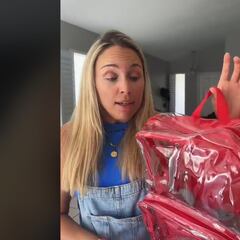 Una española muestra el tipo de mochila que se lleva en EEUU al colegio