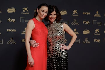 Las presentadoras de la gala, Maribel Verd y Leonor Watling.