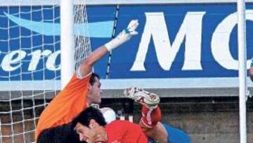 <b>CON PÓLVORA. </b>Los jugadores del Numancia lo dieron todo para conseguir la victoria tras tres jornadas sin lograrlo.