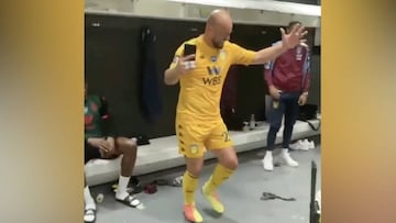 El show de Pepe Reina en el camarín del Aston Villa que arrasa en Inglaterra