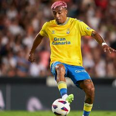 Julián Araujo toma su plaza