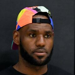 LeBron ve difícil atraer estrellas a los Lakers este verano