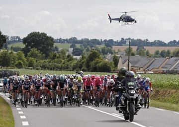  El pelotón durante la etapa 4 del Tour.