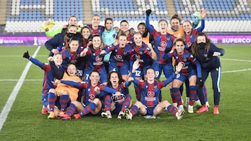 Jugadoras del Levante celebran el pase a la final de la Supercopa tras superar al Logro&ntilde;o.