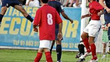 <b>PRIMER GOL. </b>Diego Costa anotó el primer tanto rojiblanco en un impecable remate de cabeza.