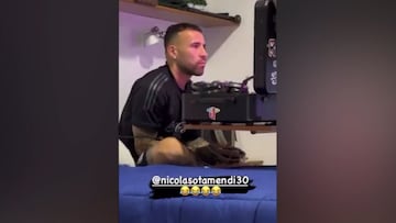 Otamendi se hace tendencia por cómo juega a PlayStation