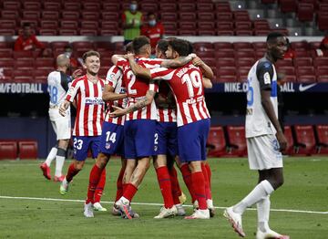 1-0. Saúl Ñíguez celebró el primer gol.