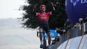 Warren Barguil consigue la victoria en Fermo, quinta etapa de Tirreno-Adriatico 2022.