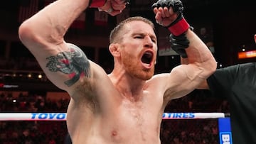 Cory Sandhagen celebra su victoria ante Deiveson Figueiredo.
