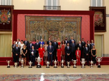 Foto de familia de los premiados. 
