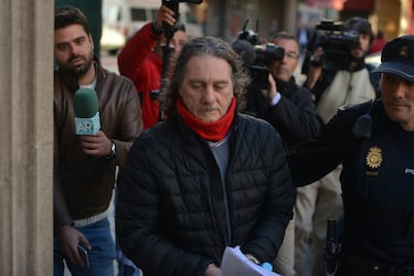 José Ramón Prado Bugallo, más conocido como Sito Miñanco. 
A principios de los años 1980 se inició en el contrabando de tabaco, fue detenido en 1983 y pasó 8 meses en la cárcel de Carabanchel donde hizo contactos con el Cártel de Medellín, al salir de prisión empezó a traficar con cocaína. En ese tiempo compró el club de fútbol de su ciudad. el Juventud Cambados y tras su gran inversión económica, el club estvo cerca de subir a Segunda División en 1990. En 1994 fue detenido y condenado a prisión por narcotráfico. Desde entonces ha intercalado periodos en la cárcel, con periodos en libertad, que como ha seguido delinquiendo, le vuelven a detener y reentrar en prisión.