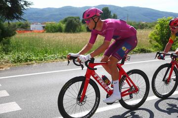 Jonathan Milan, con la maglia ciclamino.