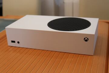 Xbox Series S en todo su esplendor: consola y mando al detalle