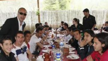 <b>MAESTRO DE CEREMONIAS. </b>Juan Antonio Samper quiso arropar a sus futbolistas en las horas previas a un encuentro tan importante como el de pasado mañana.