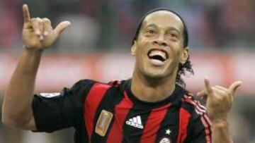 <b>VUELVE A SONREIR.</b> El brasileño Ronaldinho se reivindicó con dos goles que dieron el triunfo al AC Milan en San Siro frente a la Sampdoria por tres goles a cero.